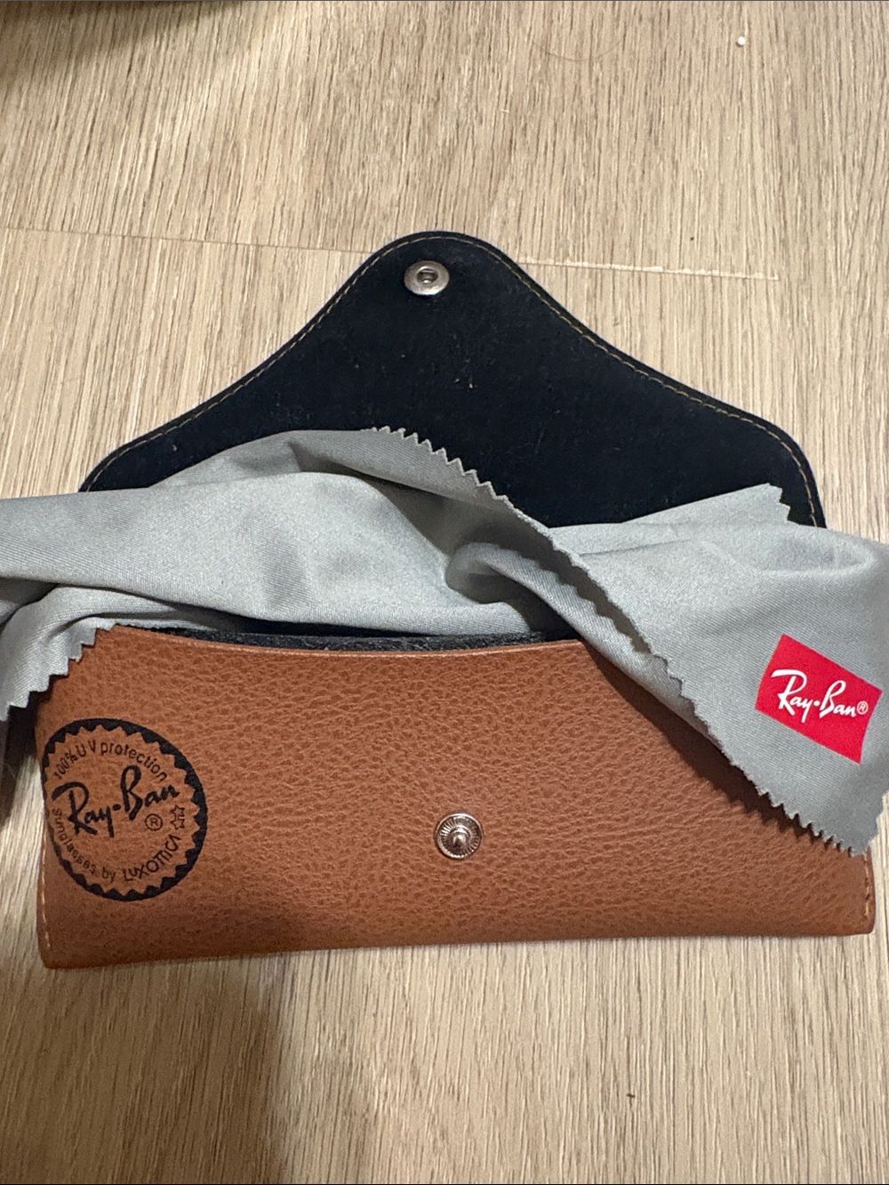 Ray-Ban Men’s Brown Leather Sunglasses Case with Gray Microfiber Cloth